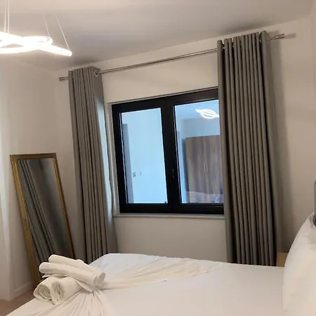 Modern Meets Comfort 2 Bedroom In Bllok Διαμέρισμα *