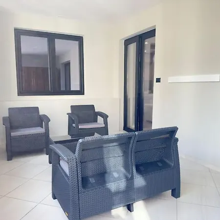 Διαμέρισμα Modern Meets Comfort 2 Bedroom In Bllok