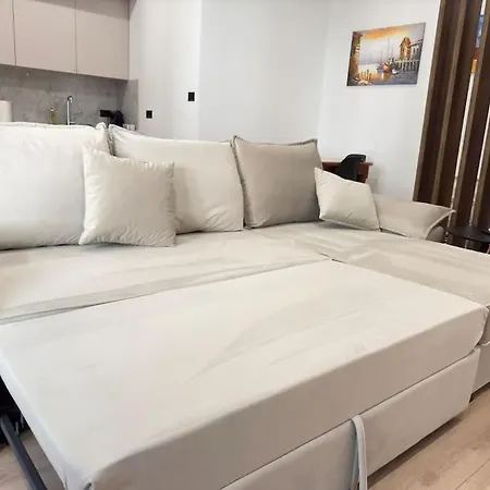 Modern Meets Comfort 2 Bedroom In Bllok Τίρανα