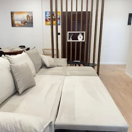 Modern Meets Comfort 2 Bedroom In Bllok Apartament Tirana