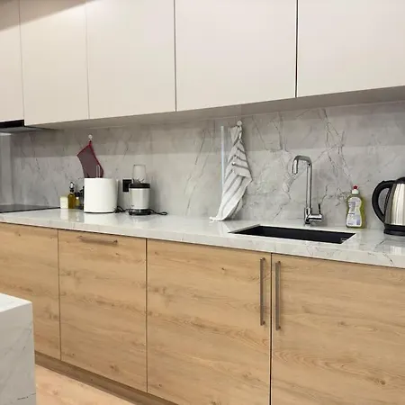 Modern Meets Comfort 2 Bedroom In Bllok Apartament